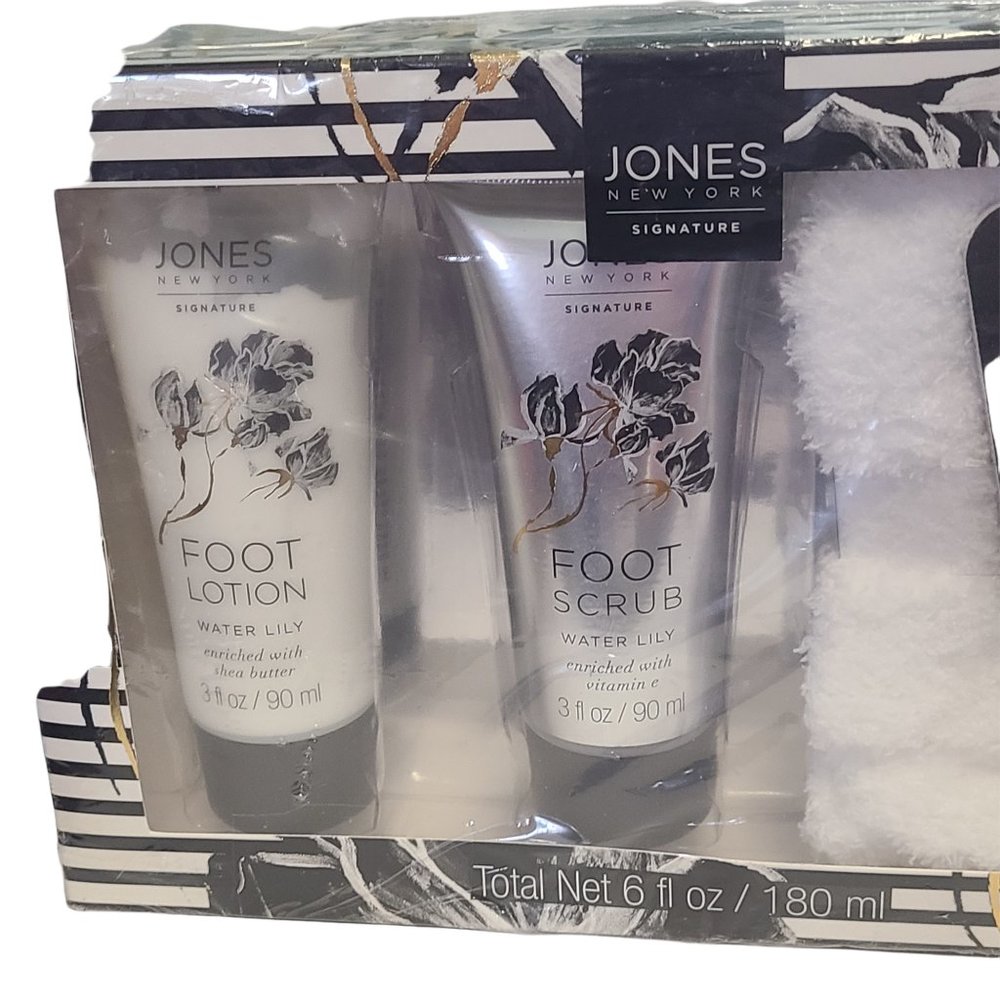 Jones New York Water Lily Foot Spa Set Foot Lotion Scrub Socks New Sealed - Picture 3 of 4